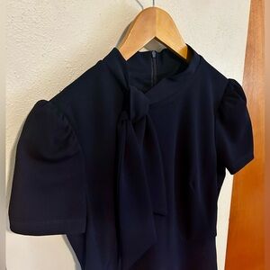 Maggy London sleek classy navy blue fitted dress with knot neck closure; sz 10